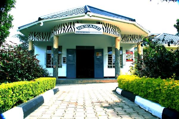 Nkwanzi Craft Shop and bookshop-Igongo Cultural Center