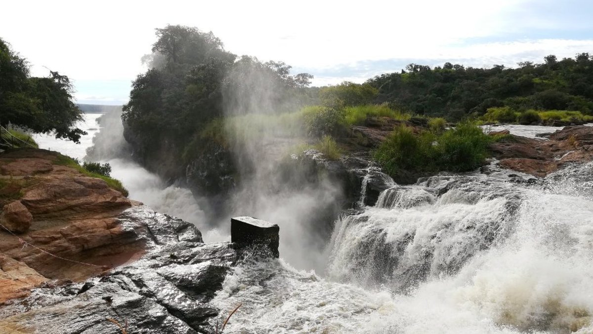 hiking Murchison falls
